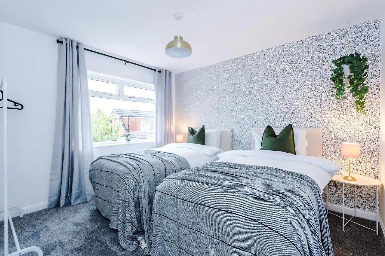 Welcoming 3 Bed Home, 10 Mins From Chester Races And Zoo Saughall United Kingdom